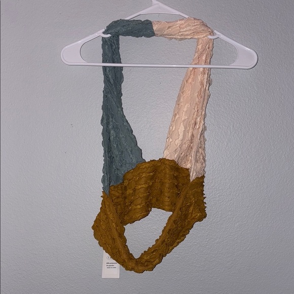 Cider NWT Cream and Blue Color-Block Halter  Top - Picture 3 of 3